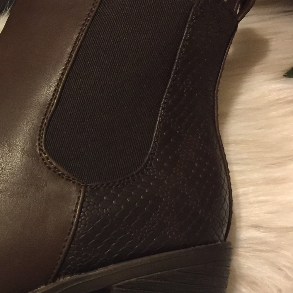 BROWN FAUX LEATHER ANKLE BOOTS - Picture 3 of 7